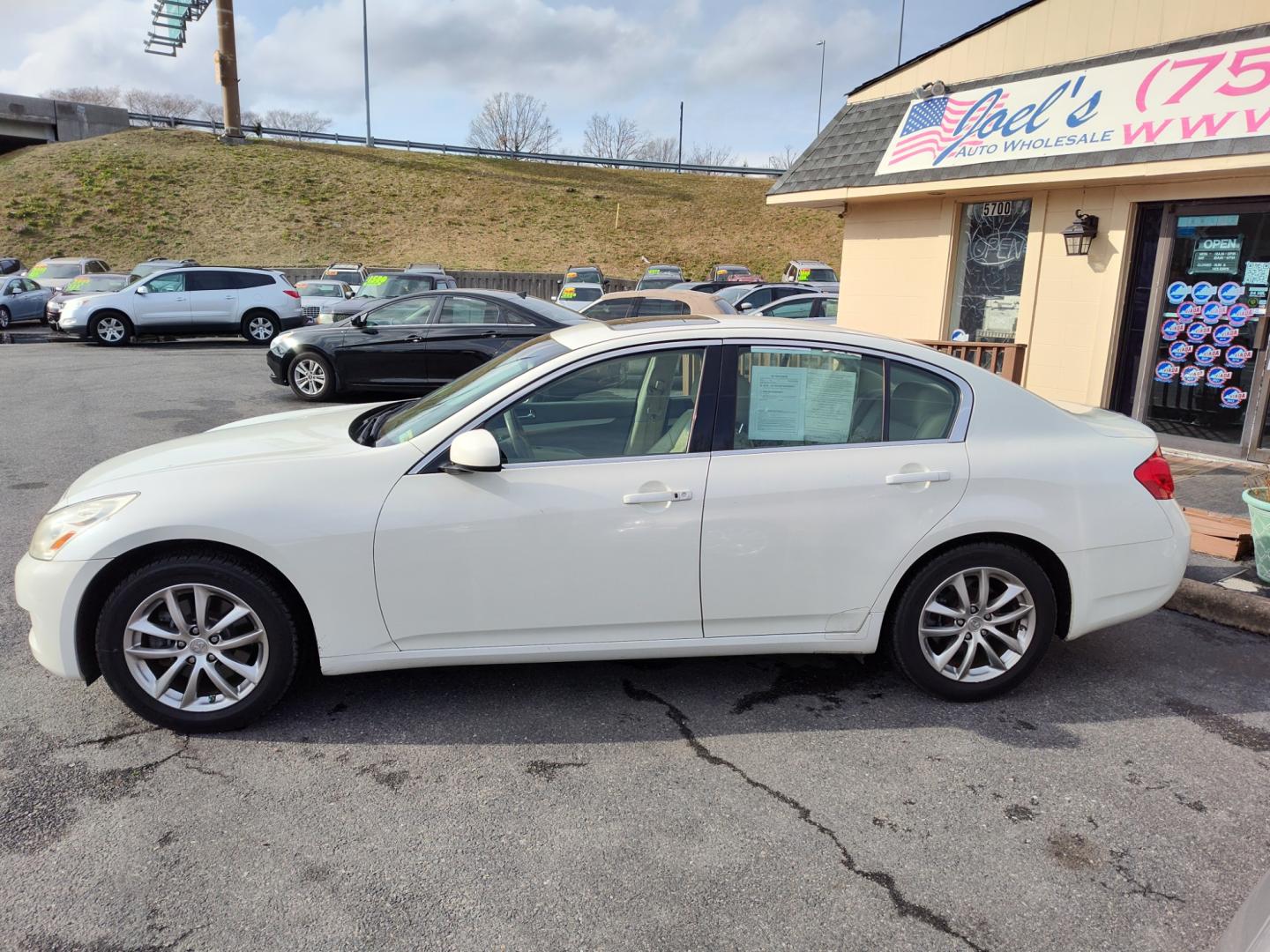 2007 WHITE Infiniti G35X (JNKBV61F57M) , Automatic transmission, located at 5700 Curlew Drive, Norfolk, VA, 23502, (757) 455-6330, 36.841885, -76.209412 - Photo#7